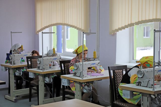 В школе-интернате в Телеханах открыли швейный класс для особенных девочек