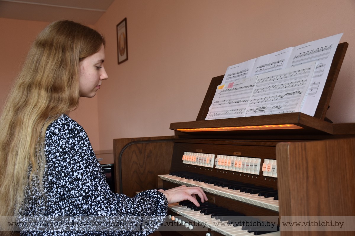 «Играю, настраиваю и даже ремонтирую орган»: Молодой преподаватель музыкального колледжа из Витебска рассказала о своем увлечении